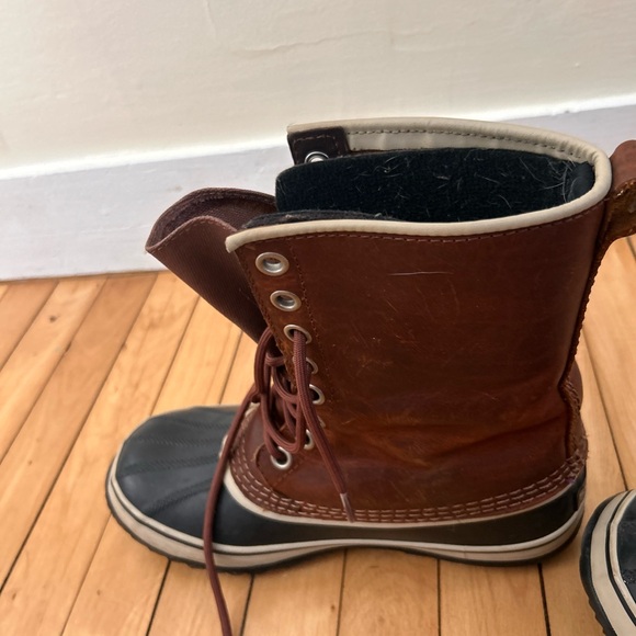 Women’s Sorel Winter Boots - Picture 4 of 5